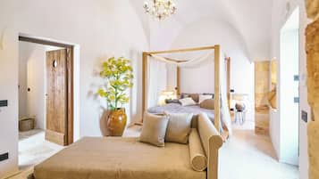 Eenvoudige tweepersoonskamer | Luxe beddengoed, Select Comfort-bedden, een minibar