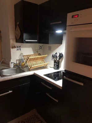 冰箱、烤箱、炉灶、电热水壶