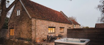 Luxury Gatehouse on Mathern Palace Estate - Hot Tub - 3 En-Suite Bedrooms