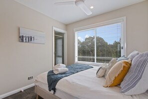 3 bedrooms, desk, iron/ironing board, free WiFi