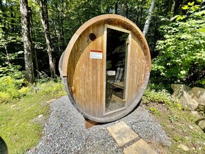 Property grounds - Pet Friendly home with a barrel sauna (Winhall)