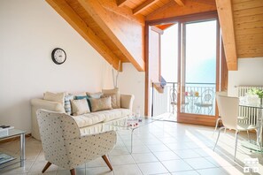 Living area - VISTADORO18  by Design Studio (Perledo)