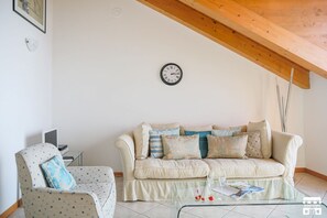 Living area - VISTADORO18  by Design Studio (Perledo)