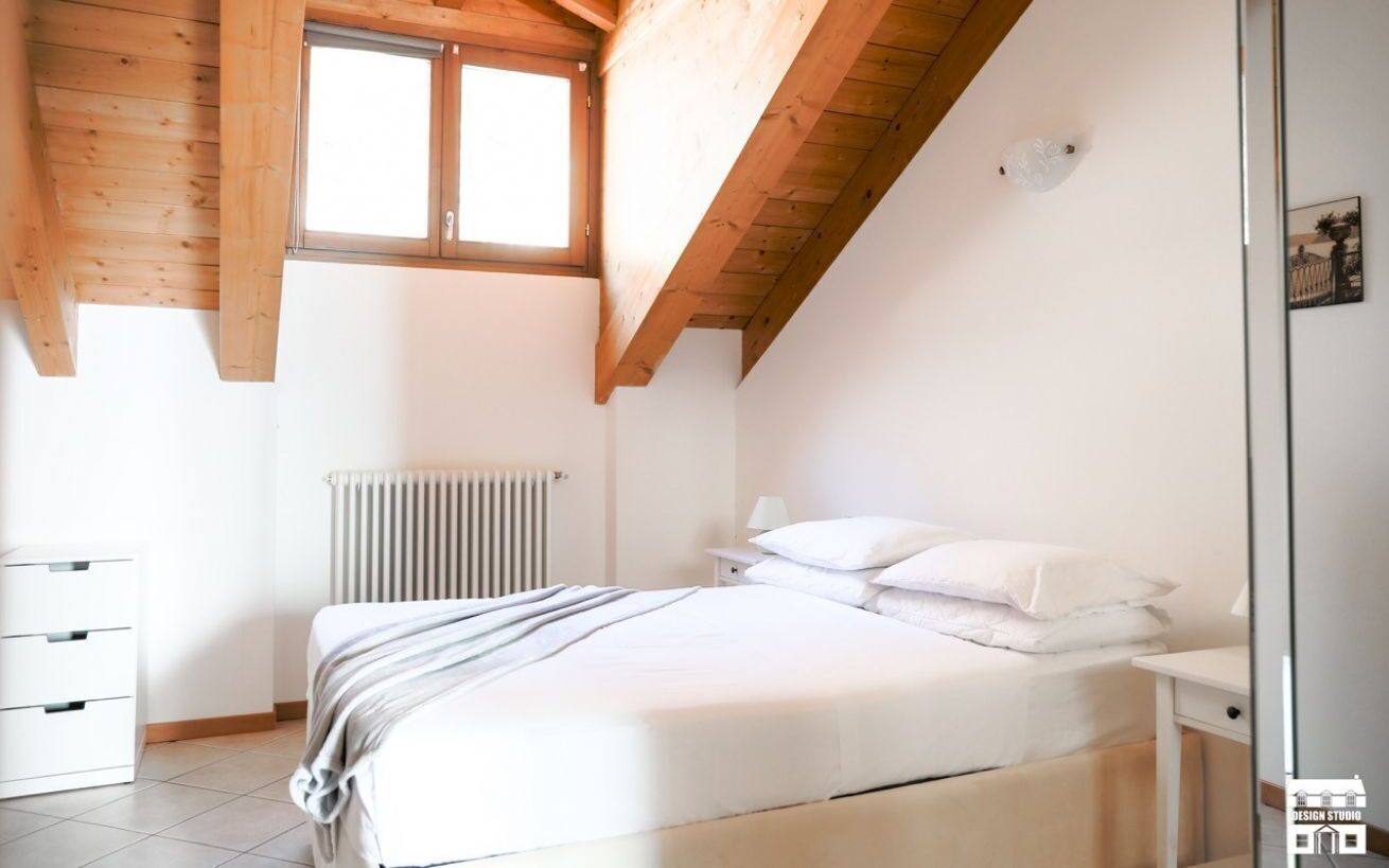 1 slaapkamer, een bureau, een strijkplank/strijkijzer, wifi