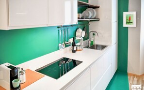 Fridge, microwave, stovetop, dishwasher