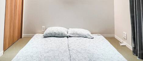 2 Schlafzimmer, Schreibtisch, Bügeleisen/Bügelbrett, kostenloses WLAN