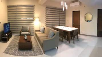 Family Suite | Living area | Flat-screen TV
