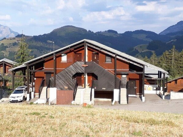 Exterior - Cozy 2-Room Apartment for 4 with WiFi, Balcony, Near Slopes & Shops in Crest-Voland (Crest-Voland)