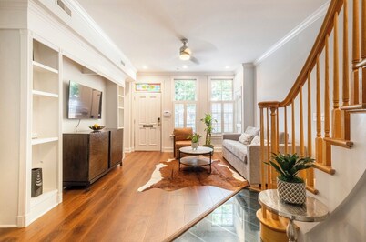 Luxury Townhouse . Roof Deck .  Patios . Parking