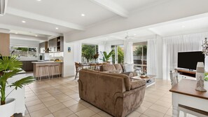 Enjoy a spacious open-plan living space with a kitchen, dining area, and comfortable seating.