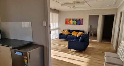 Cosy beach-front shack with easy access to everything Port Broughton offers.