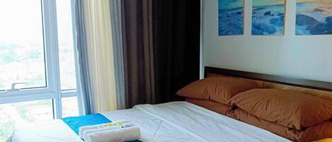 1 habitación, tabla de planchar con plancha, wifi y ropa de cama