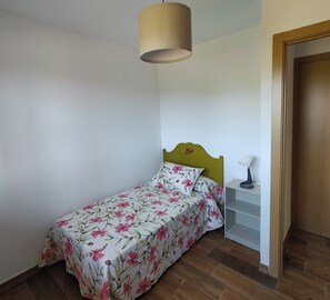 2 Schlafzimmer, Reisekinderbett, kostenloses WLAN, Bettwäsche