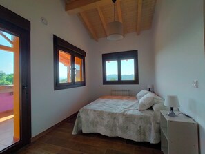 2 Schlafzimmer, Reisekinderbett, kostenloses WLAN, Bettwäsche