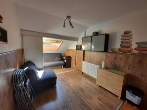 TV - Cozy Studio with South-Facing Balcony, Centrally Located, Sleeps 2 Adults + 1 Child (Bolquère-Pyrénées 2000)
