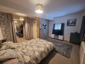 House, Multiple Beds | 2 bedrooms, free WiFi, bed sheets - Stunning 2-bed House in Saint Columb (Newquay)