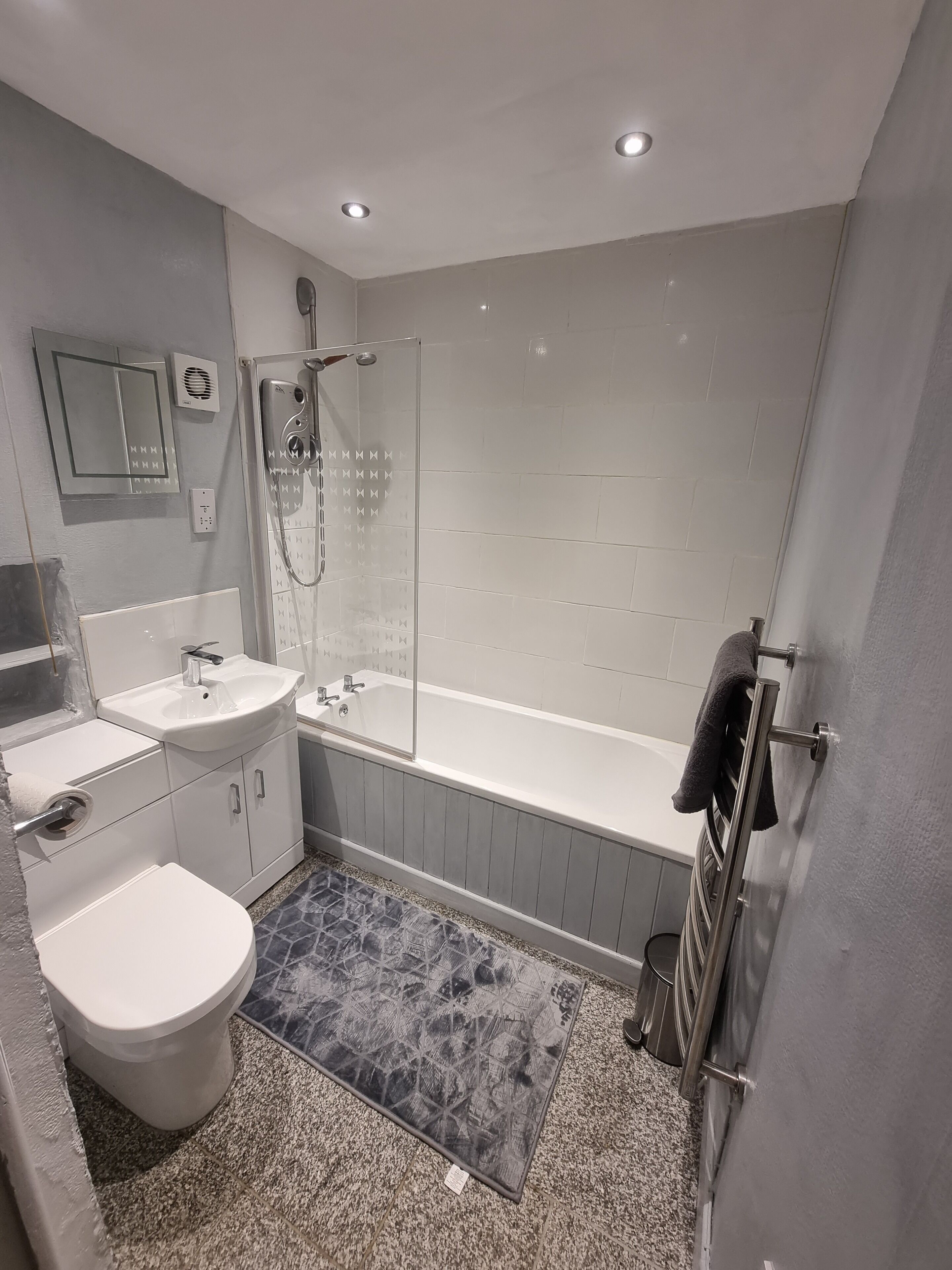 House, Multiple Beds | Bathroom | Shower, hair dryer, towels