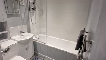 House, Multiple Beds | Bathroom | Shower, hair dryer, towels