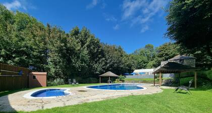 Stunning 2-bed House in Saint Columb