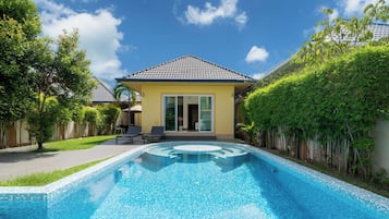 Außenpool, Liegestühle