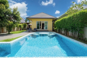 Außenpool, Liegestühle