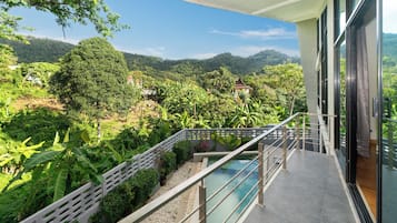 Kolam renang outdoor