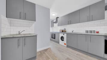 Studio | Private kitchen | Fridge, microwave, oven, stovetop