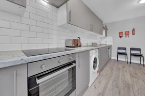 Studio | Eigene Küche | Kühlschrank, Mikrowelle, Ofen, Herdplatte