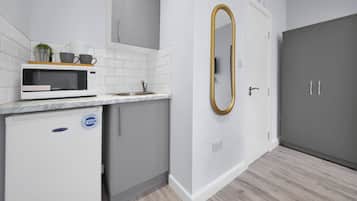 Studio | Private kitchen | Fridge, microwave, oven, stovetop