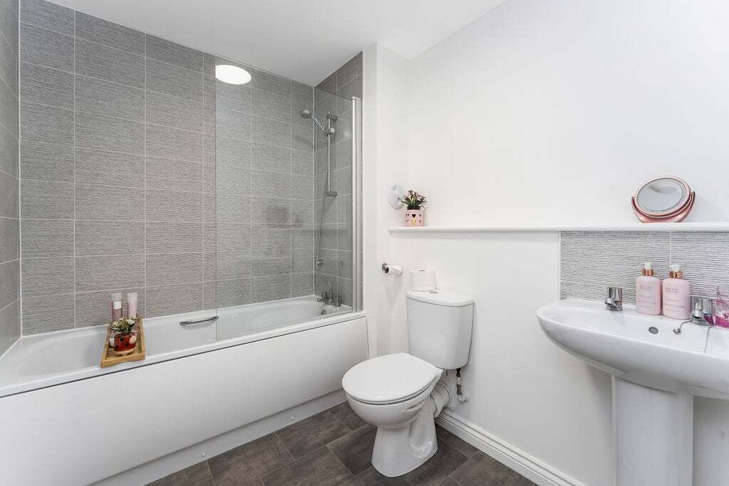 Bathtub, hair dryer, towels