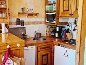 Fridge, microwave, dishwasher