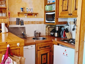 Kjøleskap, mikrobølgeovn og oppvaskmaskin