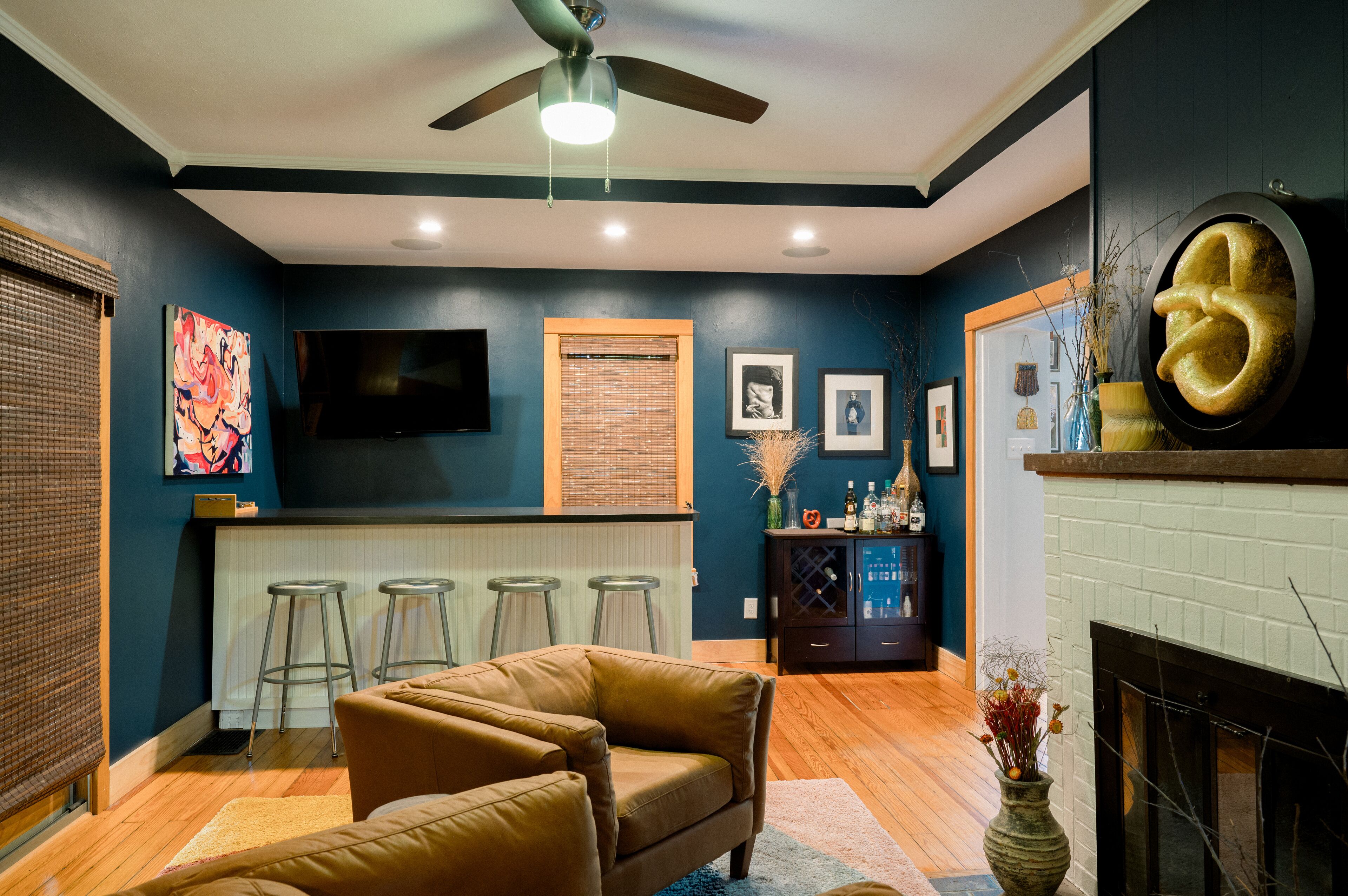 Smart TV, fireplace, books