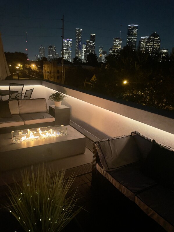 Room, 1 Bedroom, Smoking, Balcony | Outdoor spa tub