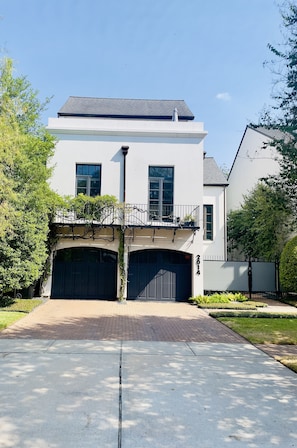 غرفة - غرفة نوم واحدة - للمدخنين - بشرفة | مدخل المنشأة