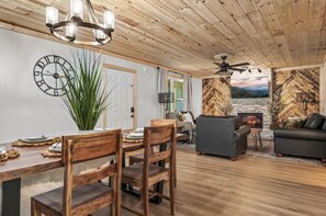 Interior - Hidden Forest Spa/Sauna/Nature Secluded 93+ acres! Hosted by Relaxtay (Sevierville)