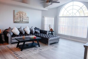 Apartment | 3 bedrooms - Grand Executive 3BD Condo Apartment Near Disney Parks 4 (Kissimmee)