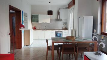 Kühlschrank, Ofen, Herdplatte, Geschirrspüler