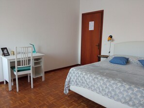 3 chambres, bureau, literie fournie