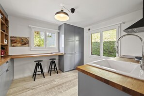 Fridge, oven, stovetop, dishwasher - Sonnig Stylisches Chalet Ferienhaus in Engelberg mit 180 Grad Aussicht (Engelberg)