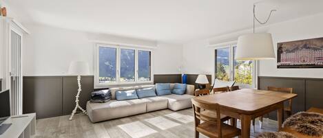 Een smart-tv en videogames