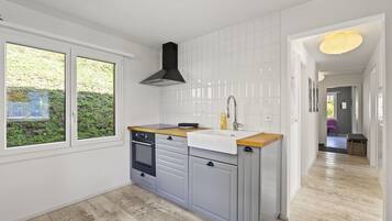 Réfrigérateur, four, plaque de cuisson, lave-vaisselle