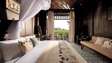 Deluxe Double Room, Balcony | Hypo-allergenic bedding, free minibar items, desk, laptop workspace