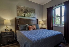 5 soverom, skrivebord, strykejern/-brett og wi-fi (inkludert)