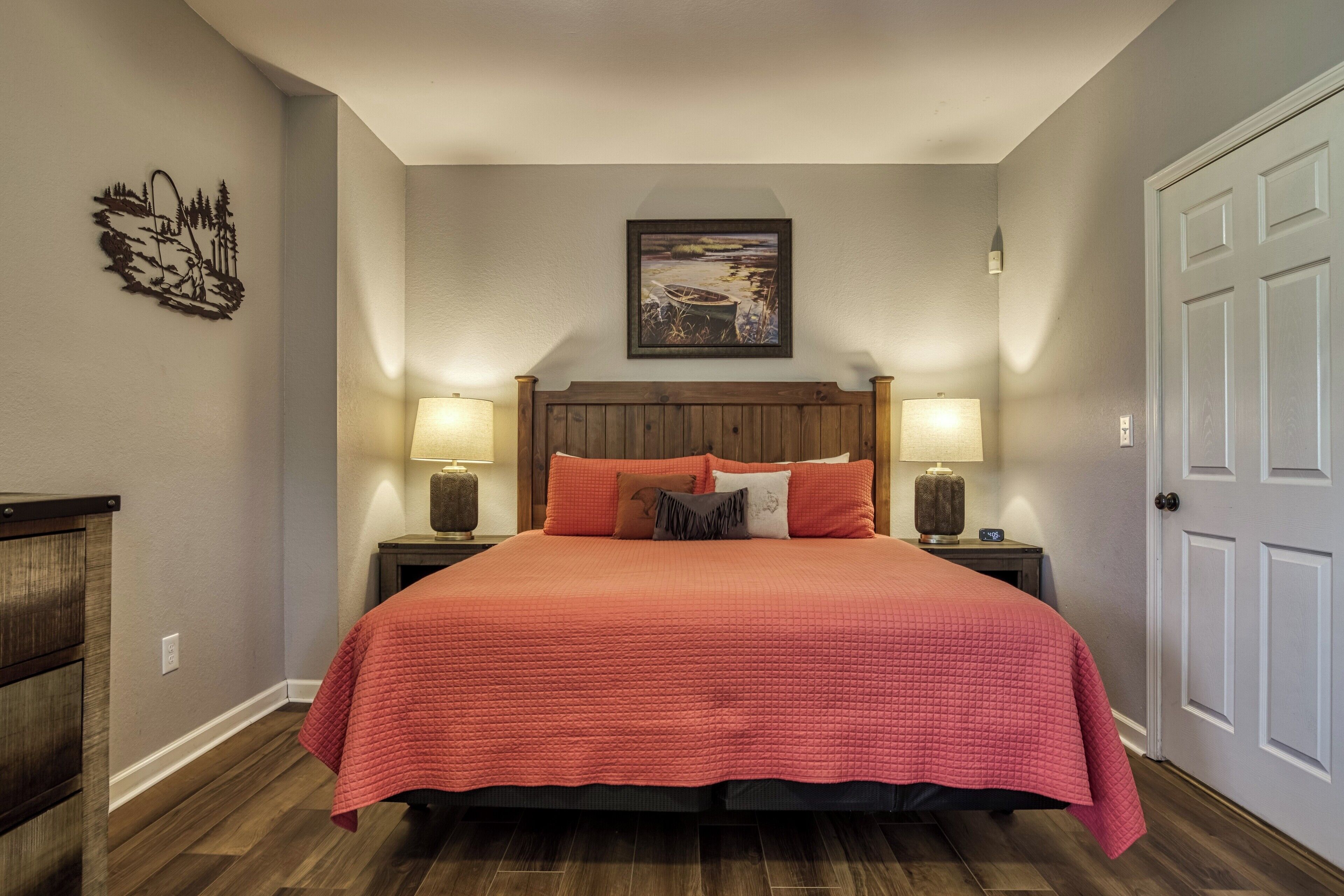 5 bedrooms, desk, iron/ironing board, free WiFi