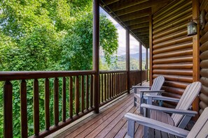 Property grounds - Greystone, Hot Tub, Game Room, FREE Attraction tickets each paid day, Pool Table (Gatlinburg)