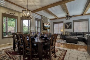 Interior - Greystone, Hot Tub, Game Room, FREE Attraction tickets each paid day, Pool Table (Gatlinburg)