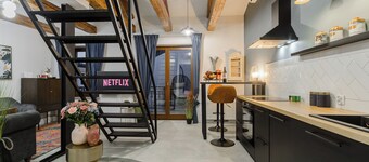 Lumina lux apart on Piotrkowska street