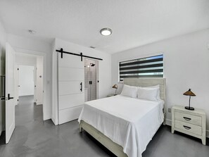 3 bedrooms, desk, iron/ironing board, free WiFi