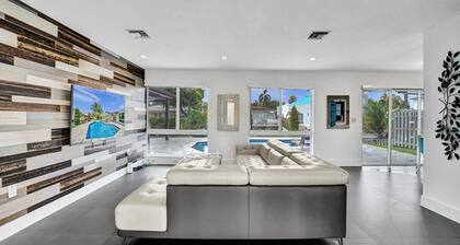 Sandy"s Sunshine Oasis <br>Beach Pool Boat Doc Pets Cruise Hardrock Airport